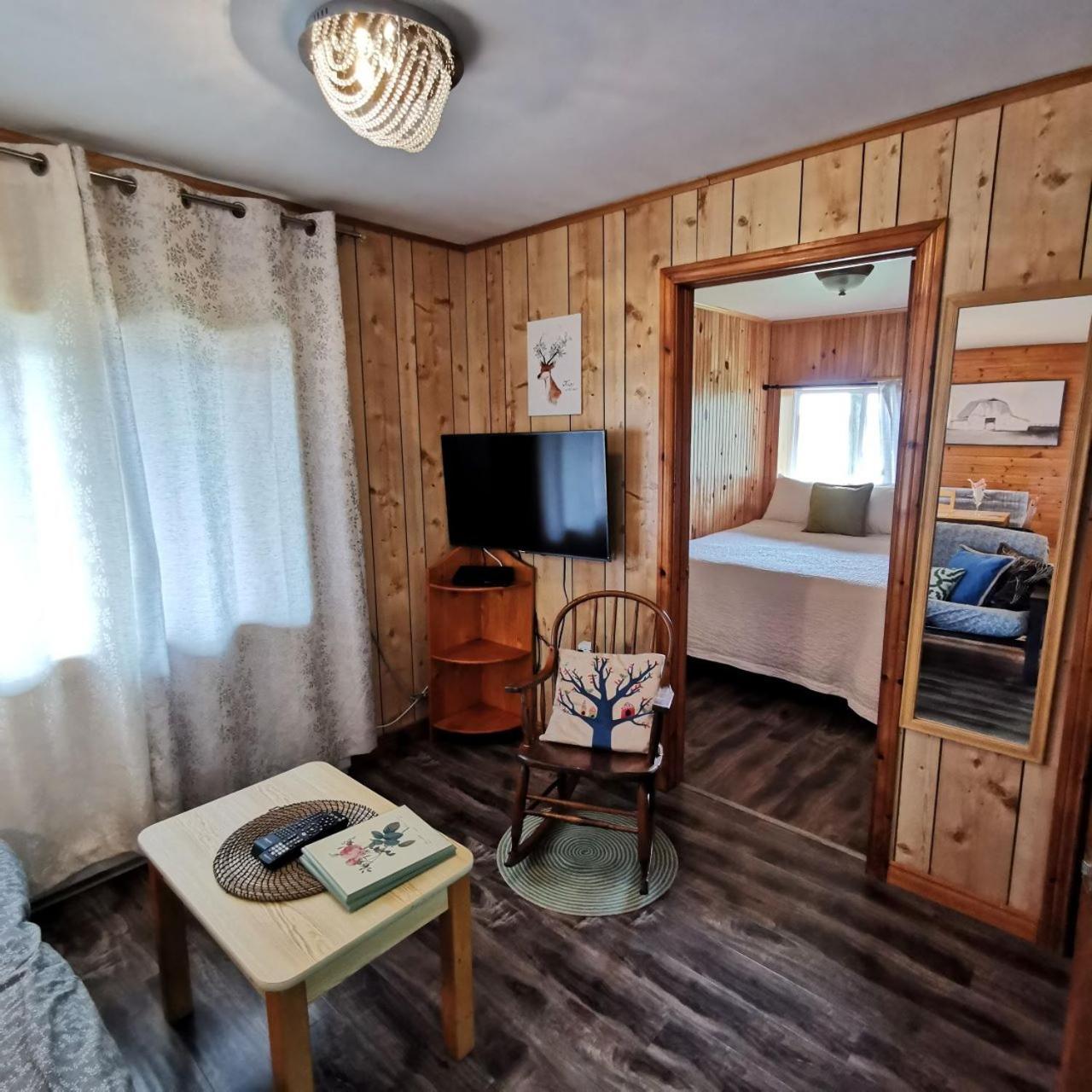 Knotty Pine Cottages, Suites & Motel Rooms Ingonish Bilik gambar