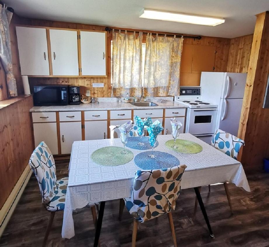 Knotty Pine Cottages, Suites & Motel Rooms Ingonish Luaran gambar