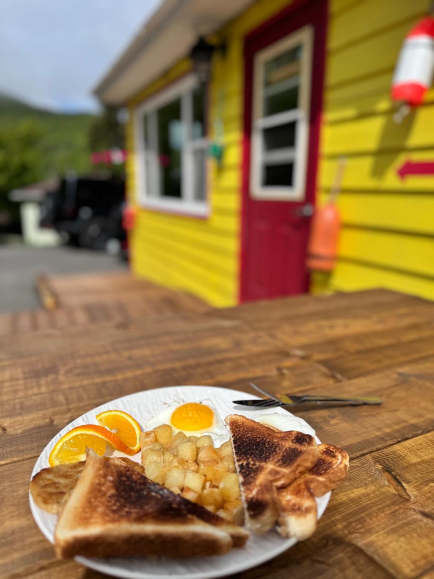 Knotty Pine Cottages, Suites & Motel Rooms Ingonish Luaran gambar