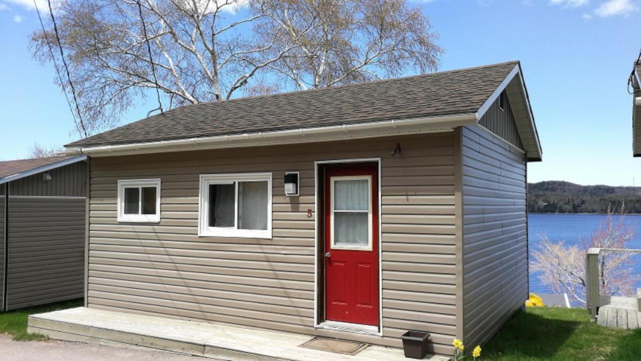 Knotty Pine Cottages, Suites & Motel Rooms Ingonish Luaran gambar