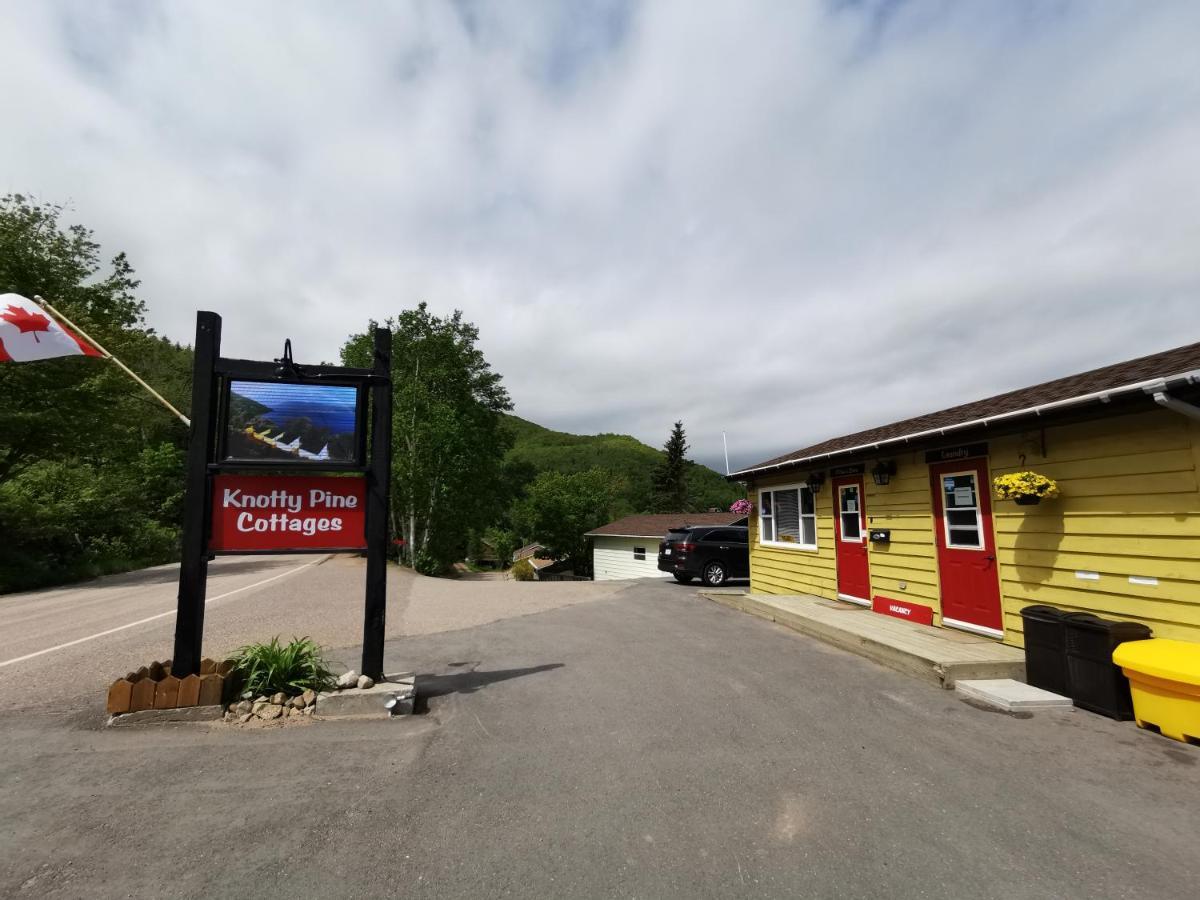 Knotty Pine Cottages, Suites & Motel Rooms Ingonish Luaran gambar